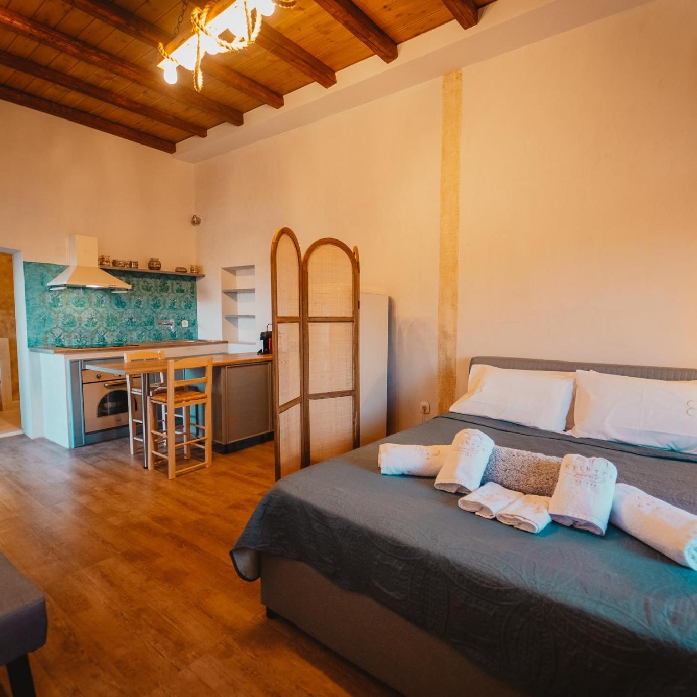 Kythera Secrets Suites Viaradika Экстерьер фото
